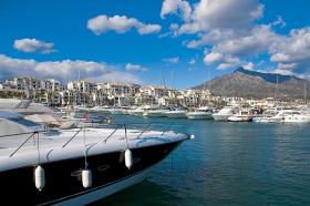 Port jachtowy w Marbelli, letniej oazie milionerów.