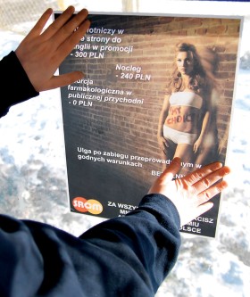 Ubiegłoroczny plakat informacyjny o aborcji farmakologicznej w Wielkiej Brytanii.