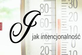 I jak intencjonalność, intencjonalna postawaGdy mówimy, piszemy, myślimy, nasze słowa są o czymś. Filozofowie nazywają to intencjonalnością, my możemy użyć określenia „bycie o czymś”. Ale właściwie jak cokolwiek może być o czymkolwiek? – pyta Dennett. Jak to się dzieje, że przeróżne mózgi mogą podzielać te same zdania, obrazy, przekonania? Według Dennetta postawa intencjonalna (nie chodzi o potoczne rozumienie słowa intencje) może się odnosić nie tylko do istot nam podobnych, ale także zwierząt, roślin, komputerów, a nawet obiektów takich jak termostat. Przyjmując postawę intencjonalną, możemy uznać, że także ten ostatni żywi pewne przekonania wobec otoczenia (za zimno, za ciepło, w sam raz). Taka wielka unifikacja staje się bardzo przydatnym narzędziem do opisu stanów umysłów, w tym świadomości.