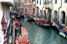 Wenecja żyje z turystyki, ale ma też z nią wielki kłopot.