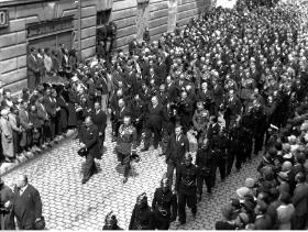 Nowy Sącz, czerwiec 1934. Uroczystości pogrzebowe Bronisława Pierackiego, w kondukcie widoczny m.in. senator Władysław Raczkiewicz.