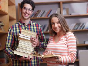 Na pytanie, czy tytuł doktora zwiększa szanse na rynku pracy, nie ma jednoznacznej odpowiedzi. Niektórzy twierdzą nawet, że doktorat może zaszkodzić.