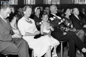 Generał Anders z żoną Ireną i córką Anną z wizytą w Rozgłośni Polskiej RWE.