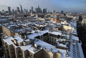 W Warszawie funkcjonuje ok. 20 mieszkań treningowych. Pobyt w mieszkaniu trwa sześć miesięcy z możliwością przedłużenia.