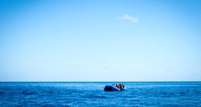 Według danych ONZ w tym roku do Włoch przez Morze Śródziemne przedostało się niecałe 6 tys. osób (w 2016 r. było to 180 tys.).