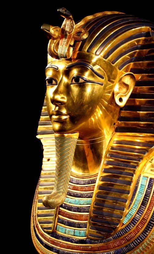 Faraonowie nosili się, co prawda, gładko, ale czasem doczepiali metalowe brody, co dla ówczesnych było oznaką najwyższego władcy.