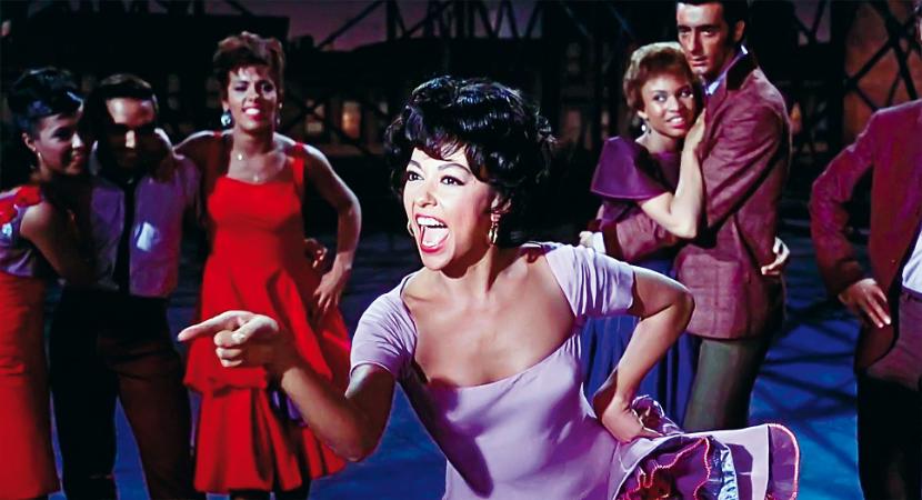 Tak było. Rita Moreno, która w oryginalnym obrazie z 1961 r. grała dziewczynę gangstera, Anitę.
