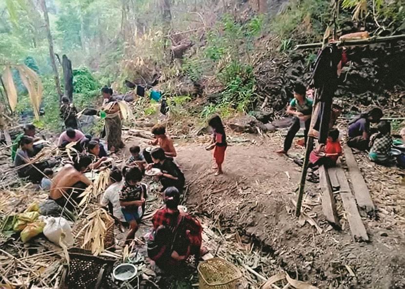 Czinowie z zachodniej Mjanmy są etnicznie spokrewnieni z indyjskim ludem Mizo. Przez zieloną granicę jedzie do nich żywność, broń i leki.