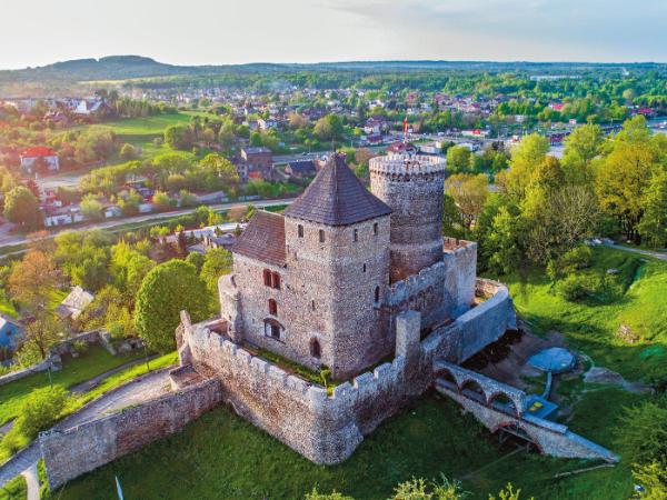 Lot balonem nad Będzinem pozwala podziwiać zamek z nowej perspektywy.