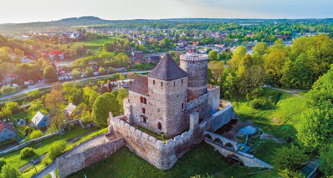 Lot balonem nad Będzinem pozwala podziwiać zamek z nowej perspektywy.