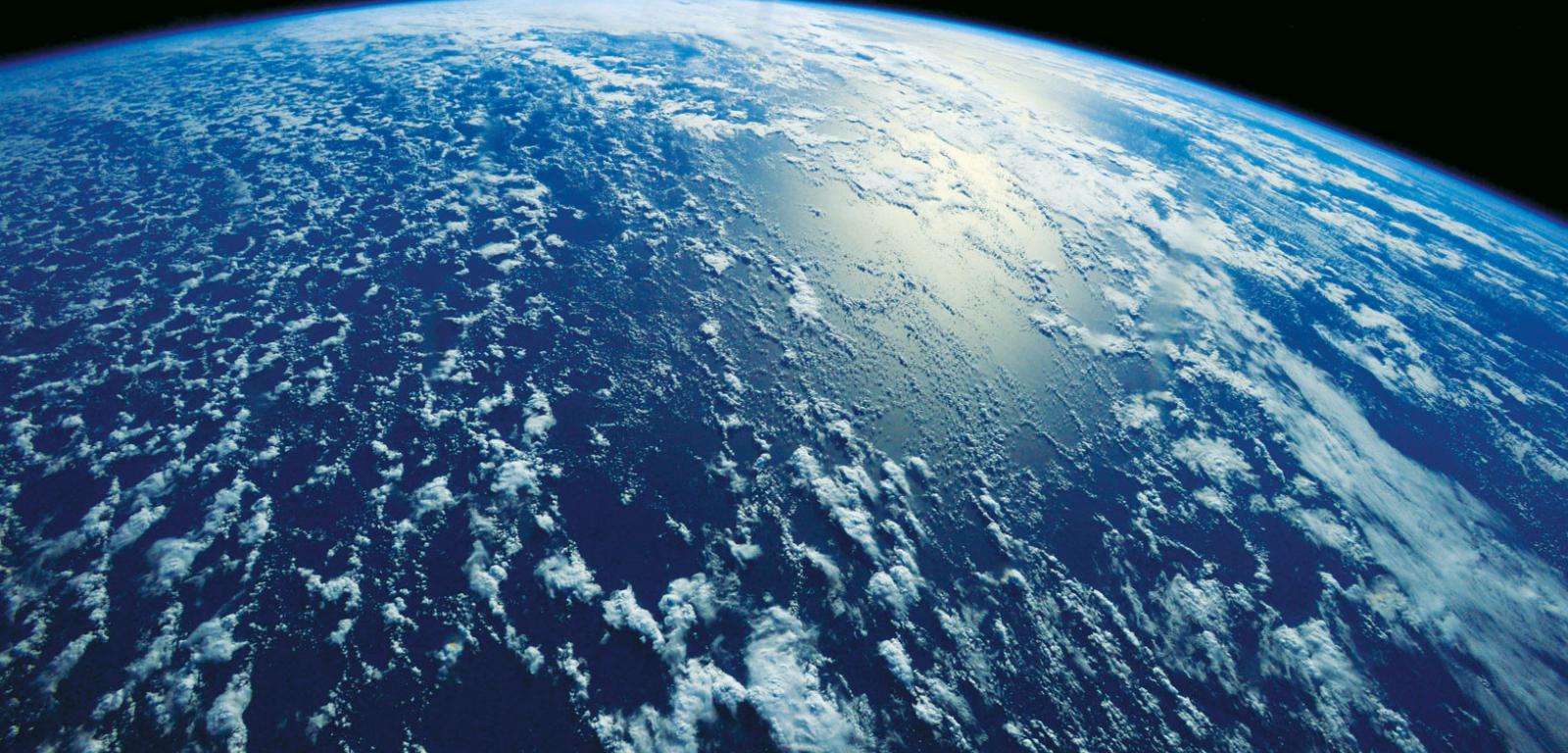 Obfitość wody na Ziemi widać z kosmosu, ale nie w pełni wiadomo, jakie jest jej pochodzenie.