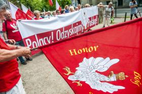 Socjologowie zwracają uwagę na ciekawe zjawisko, że o ile wciąż od wiary odchodzi w Polsce dużo osób, to te, które pozostają, stają się jeszcze bardziej religijne, zmierzają ku ortodoksji.