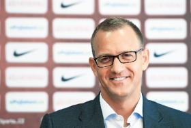 Czeski miliarder Daniel Křetínský widzi przyszłość w paczkomatach. Co na to brytyjscy doręczyciele?