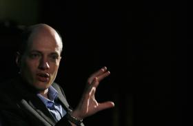 Świat świecki wierzy, że jeśli człowiek ma dobry pomysł, nie trzeba mu o nim przypominać. Idea wróci do niego, kiedy tylko będzie jej potrzebował - uważa Alain de Botton.