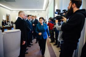 W istocie pani premier była politycznie słabsza od wielu swoich ministrów.