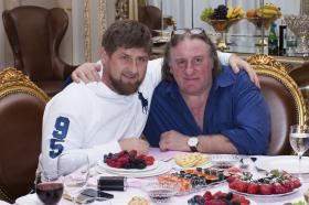 Gérard Depardieu z Ramzanem Kadyrowem w jego rezydencji w stolicy Czeczenii, luty 2013 r.