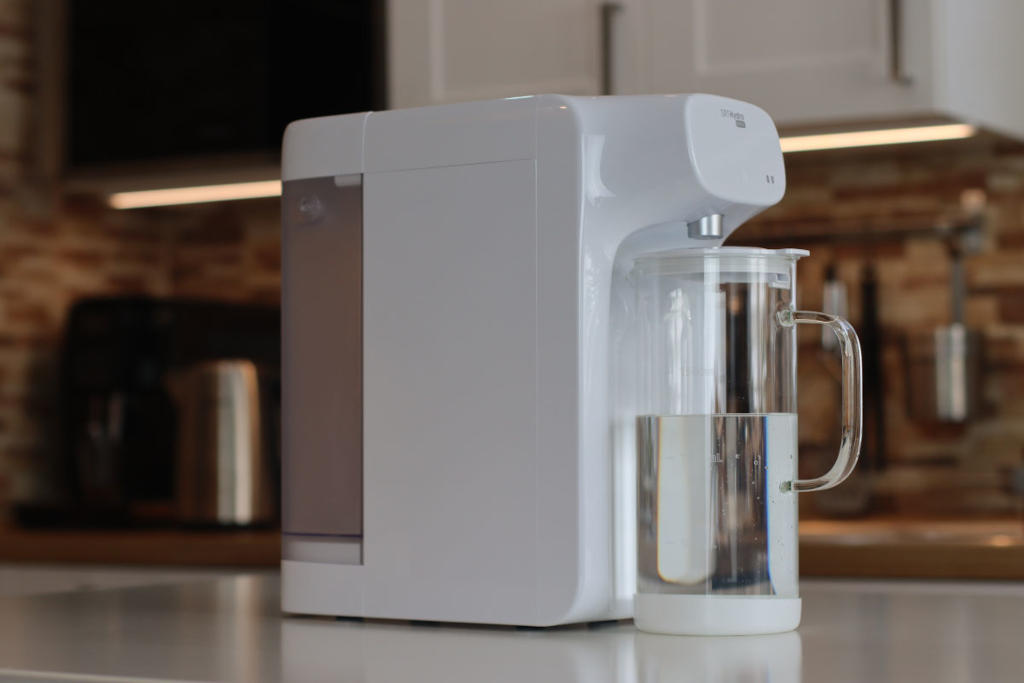 Antybiotyki, hormony i plastik w kranie. Czy system odwróconej osmozy to jedyna skuteczna bariera dla współczesnych skażeń?