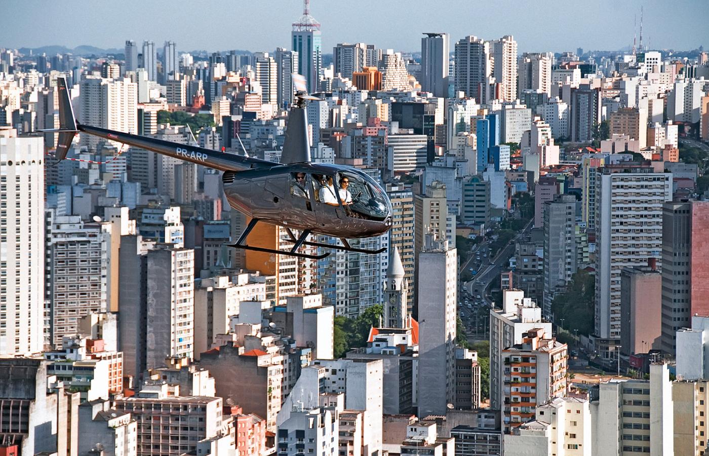 Bogacze omijają niewygody wysoko ponad zwykłymi śmiertelnikami. São Paulo jest helikopterową stolicą swiata.