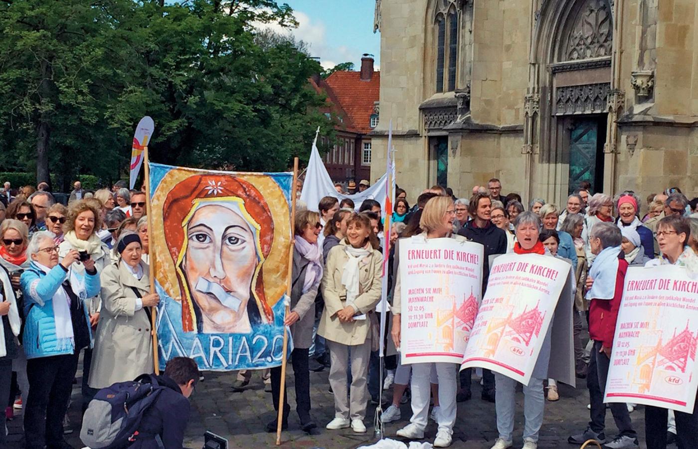 Protest kobiet przed katedrą w Münster, 12 maja 2019 r.
