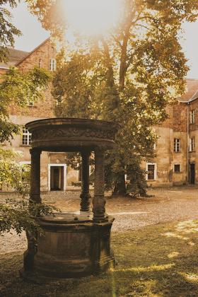 Renesansowa studnia na dziedzińcu namysłowskiego zamku stoi do dziś.