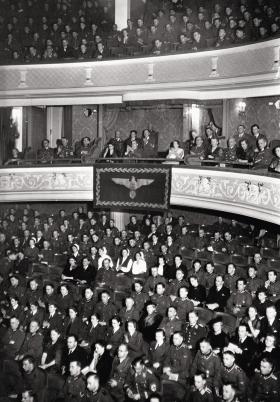 Widownia operetki Teatr miasta Warszawy, 1941 r.