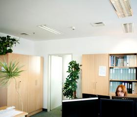 Megi w swoim warszawskim biurze.