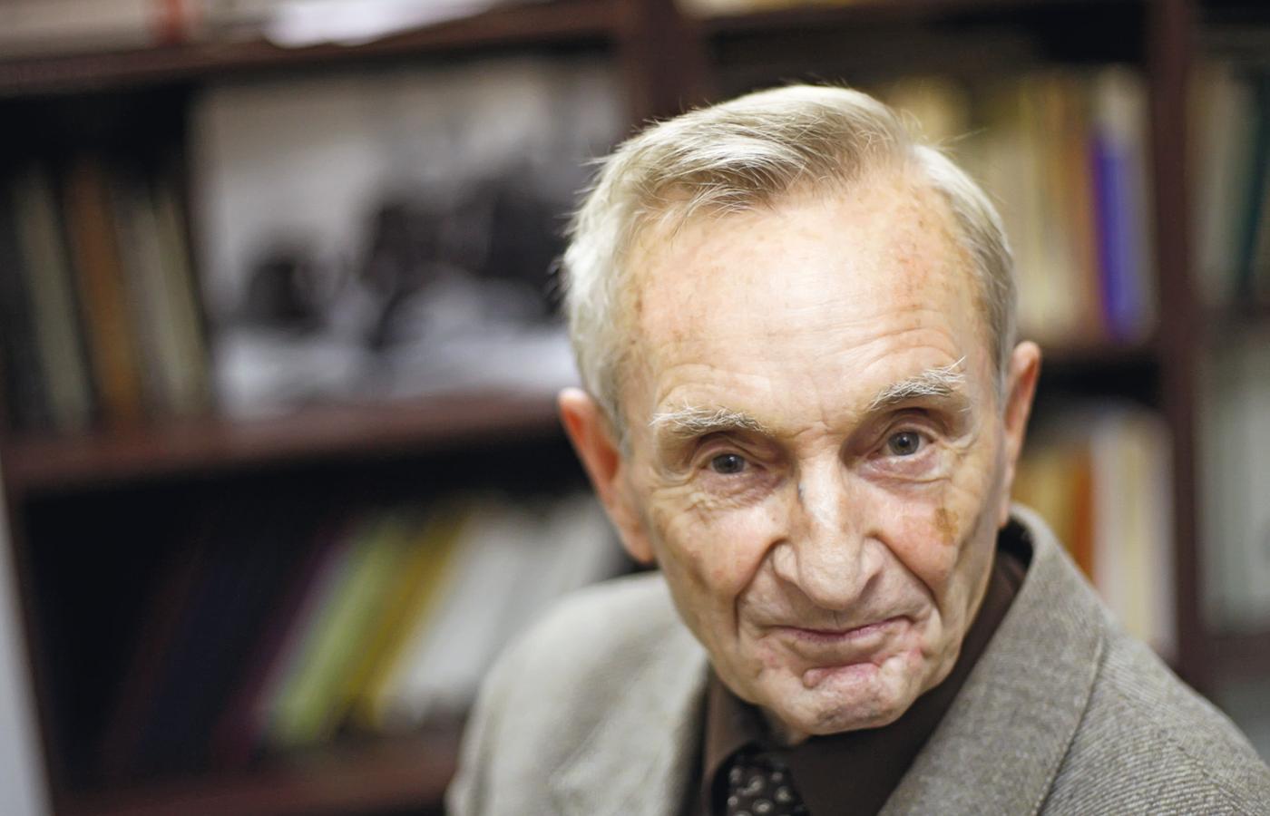 Prof. Henryk Samsonowicz jest mediewistą, był prodziekanem, dziekanem i dyrektorem Instytutu Historycznego UW.