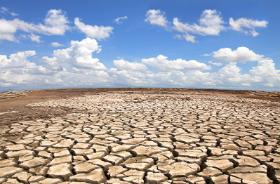 Członkowie Międzyrządowego Zespołu ds. Zmian Klimatycznych ONZ uważają, że zagrożenie dotyczy horyzontu końca wieku. Pod koniec czerwca w „Nature” ukazał się jednak artykuł pokazujący, że do przekroczenia punktu przełomu może dojść wcześniej.