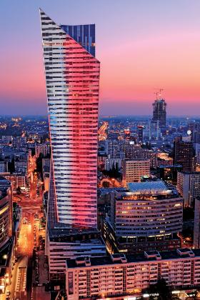 Zaprojektowany przez Daniela Libeskinda luksusowy warszawski apartamentowiec ZŁOTA 44.