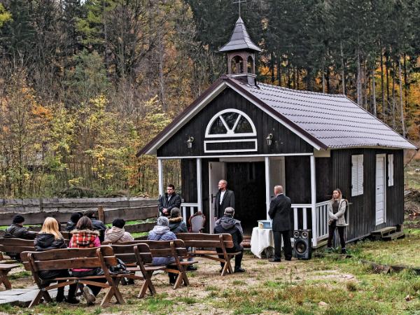 Andrzej Mastalerz jako prorok Jonasz w scenerii Gór Sowich.