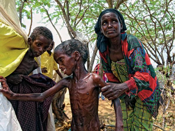 Według ONZ na świecie głoduje 800-900 milionów ludzi. Na zdjęciu: okolice Mogadiszu, Somalia.