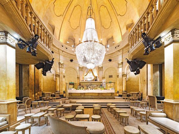 Gattopardo cafe, od 2001 r. popularny w Mediolanie klub; niegdys kościół pod wezwaniem św. Józefa.