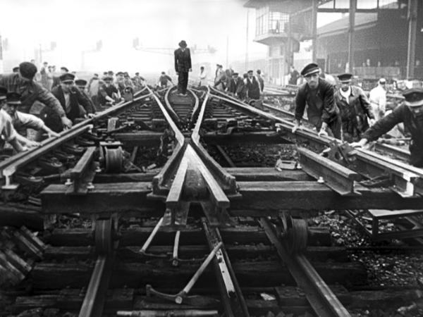 „Pociągi”, reż. Maciej Drygas