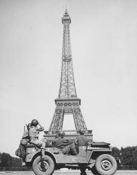 Dominującymi ideologiami w powojennej Francji były komunizm i gaullizm, ale legenda narodu spełnionego w Résistance i statusie zwycięskiego mocarstwa jedynie przykryła klęskę 1940 r. i kolaborację.