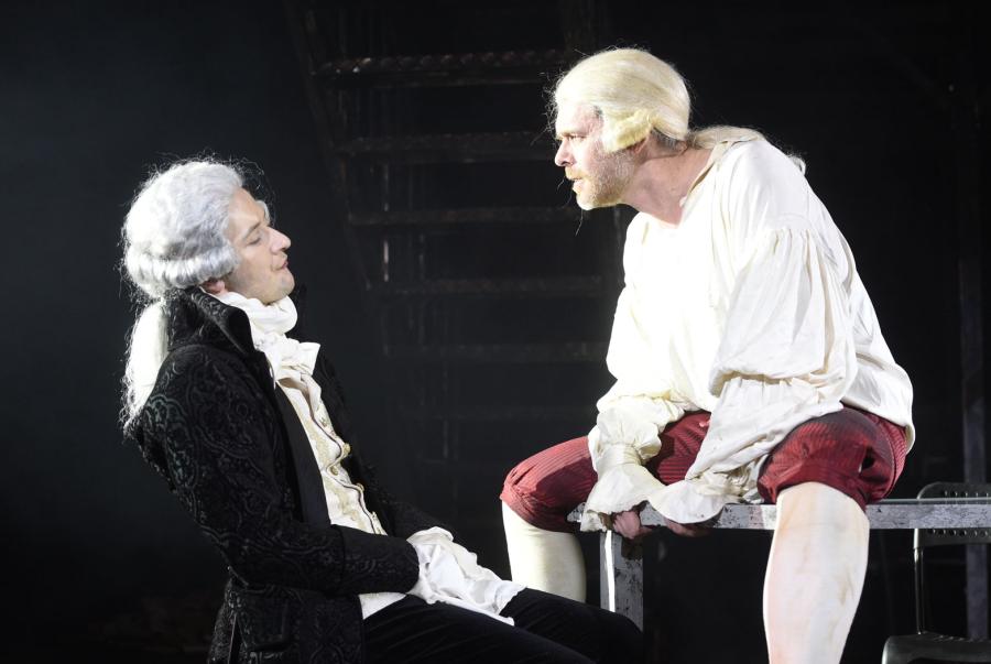 Robespierre (Przemysław Stippa) i Danton (Oskar Hamerski).