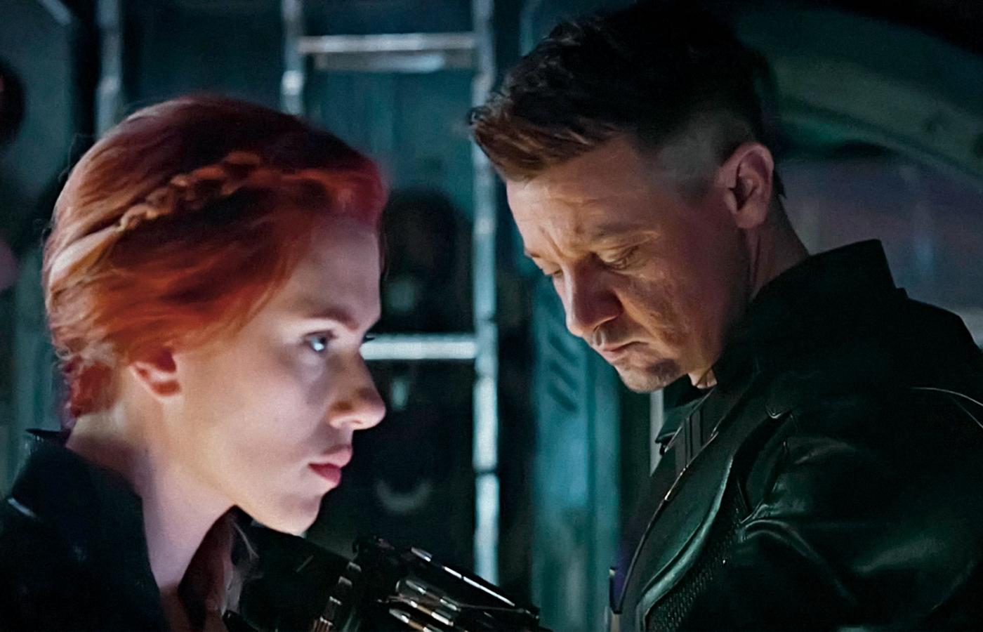 Scarlett Johansson i Jeremy Renner w scenie z „Avengers: Koniec gry”.