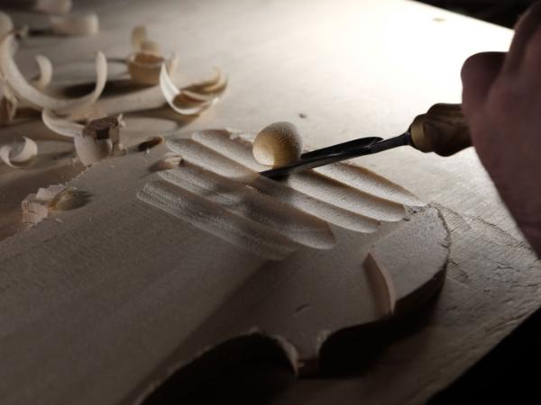 „Są tacy, co myślą, że jeśli zrobią skrzypce ze starego drewna, to będą brzmiały jak stradivarius. Ale starzy mistrzowie nie czekali przecież tyle czasu”.