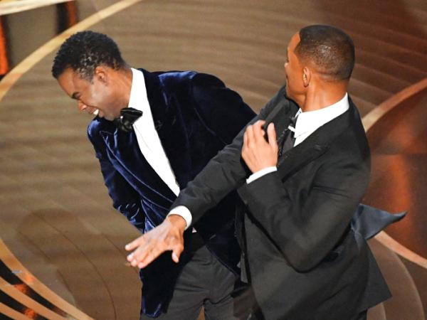 Will Smith policzkuje Chrisa Rocka. Gala rozdania Oscarów, 27 marca 2022 r.