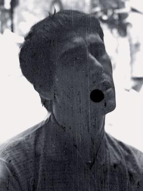 Zdjęcia są w różnym stanie w zależności od materiału, na jakim były robione.