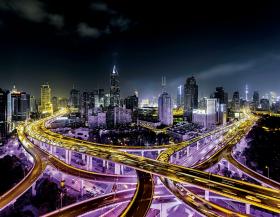 Inteligentne miasta to: inteligentne systemy transportowe i pomiarowe, kamery monitoringu, systemy informacji miejskiej, czy zintegrowane karty miejskie. Na fot. Bangkok