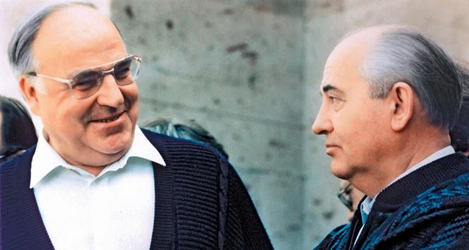 Helmut Kohl i Michaił Gorbaczow na Kaukazie podczas rozmów o warunkach zjednoczenia Niemiec, 1990 r.