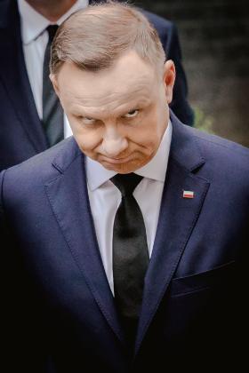 Osoba dobrze zorientowana w planach głowy państwa twierdzi, że Duda nie jest zainteresowany przejęciem schedy po prezesie PiS. Chce objąć jakieś międzynarodowe prestiżowe stanowisko.