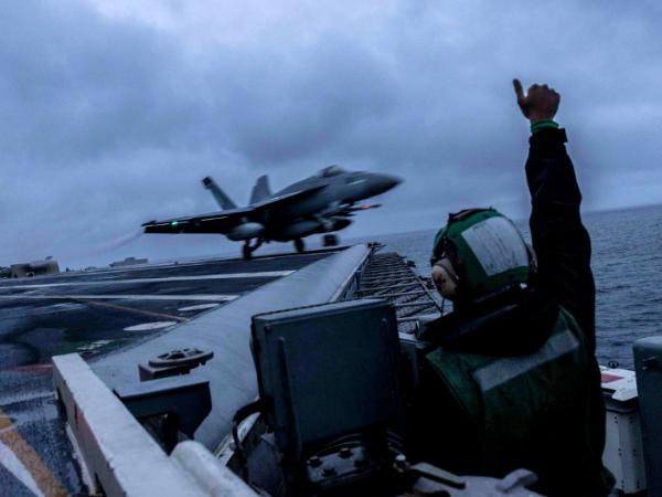 Operacje lotnicze NATO z USS Gerald Ford