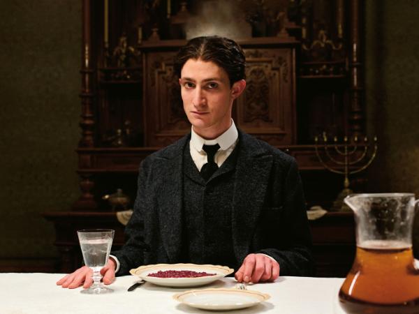 Idan Weiss jako tytułowy bohater filmu „Franz Kafka” w reż. Agnieszki Holland.