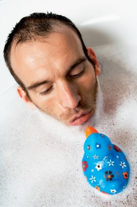 Mężczyźni pełną dojrzałość emocjonalną osiągają w wieku 43 lat, 11 lat później niż przeciętna kobieta (32 lata).