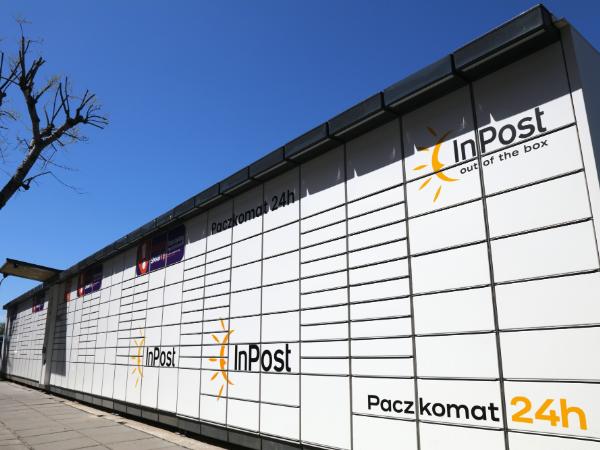 InPost sprzedaje niezależność w zamian za ekspansję?