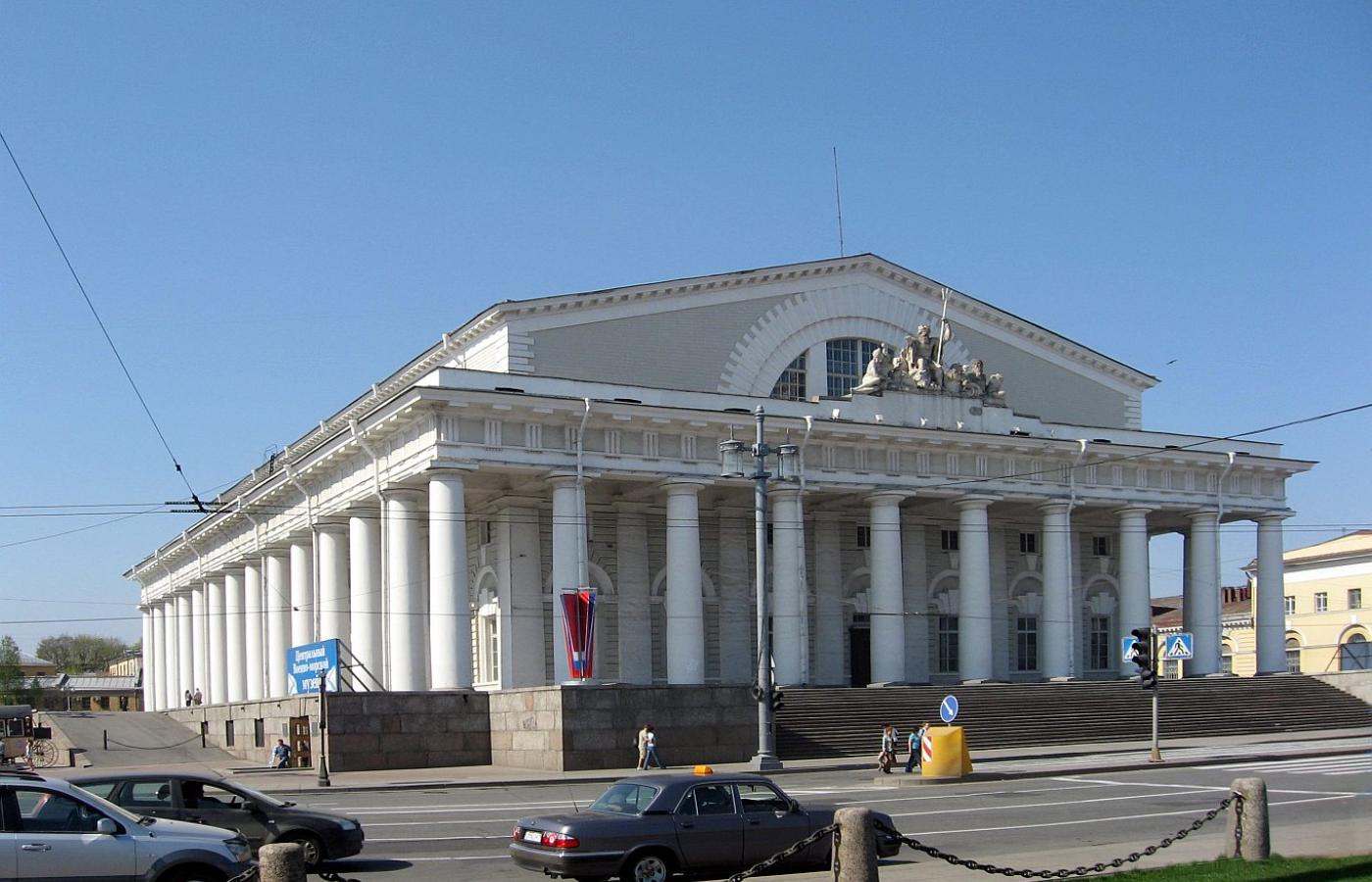 Zwolennicy sankcji twierdzą, że dzisiaj sytuacja jest inna niż niegdyś. Z jednego powodu: od 1990 r. Rosja ma giełdę. Tu budynek giełdy w St. Petersburgu.