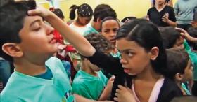 10-letnia uzdrawiaczka Alani Santos.