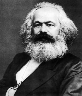Zagrożeniem jest to, że zdolni i zaradni studenci czytają Karola Marksa dosłownie, dostrzegając niekonsekwencje między tym, co partia komunistyczna robi i mówi, a postulatami niemieckiego filozofa.