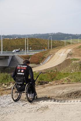 „Uważam, że dziś w Polsce mamy coraz więcej osób poruszających się na wózkach, które prowadzą aktywne życie”.